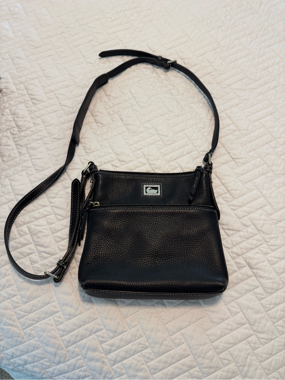Dooney & Bourke Black Leather Crossbody Bag - Classic Women's Shoulder Bag